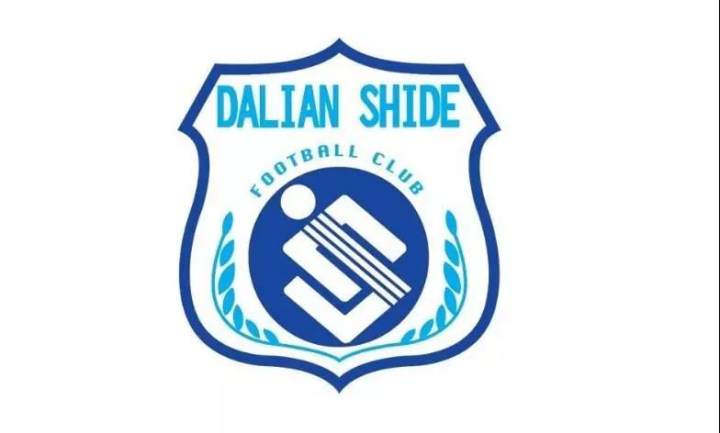 因此,我郑重提出两点:一点,万达队足球俱乐部将对本场比赛的执法全力