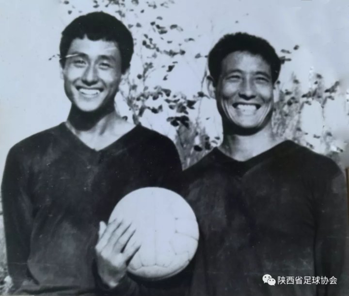 魏德望与张路(央视著名足球解说员,北京国安足球俱乐部副董事长)八十