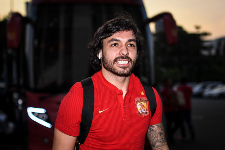 疫情速递为啥能回国高拉特因为我是中国人