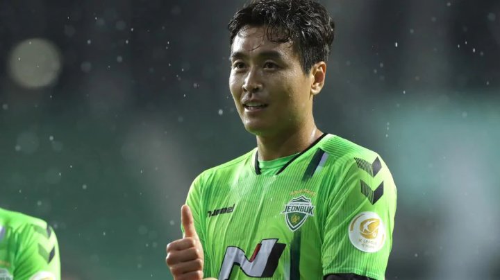 人物41岁李同国宝刀未老与他同期的中国国足却