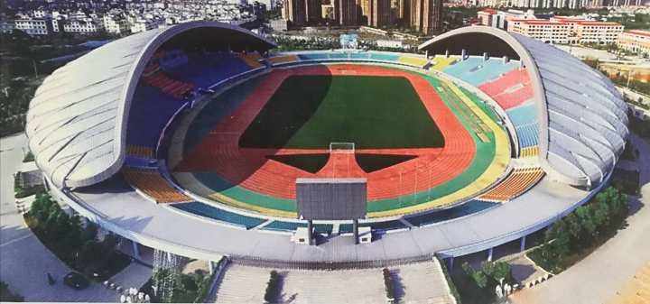 庄严的中华人民共和国国歌后,昆明市教育体育局竞训与青少年体育处