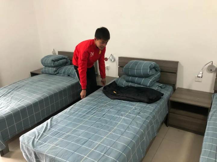 从2020年12月1日开始,40天的时间,球员们在五华横陂足球小镇训练,比赛