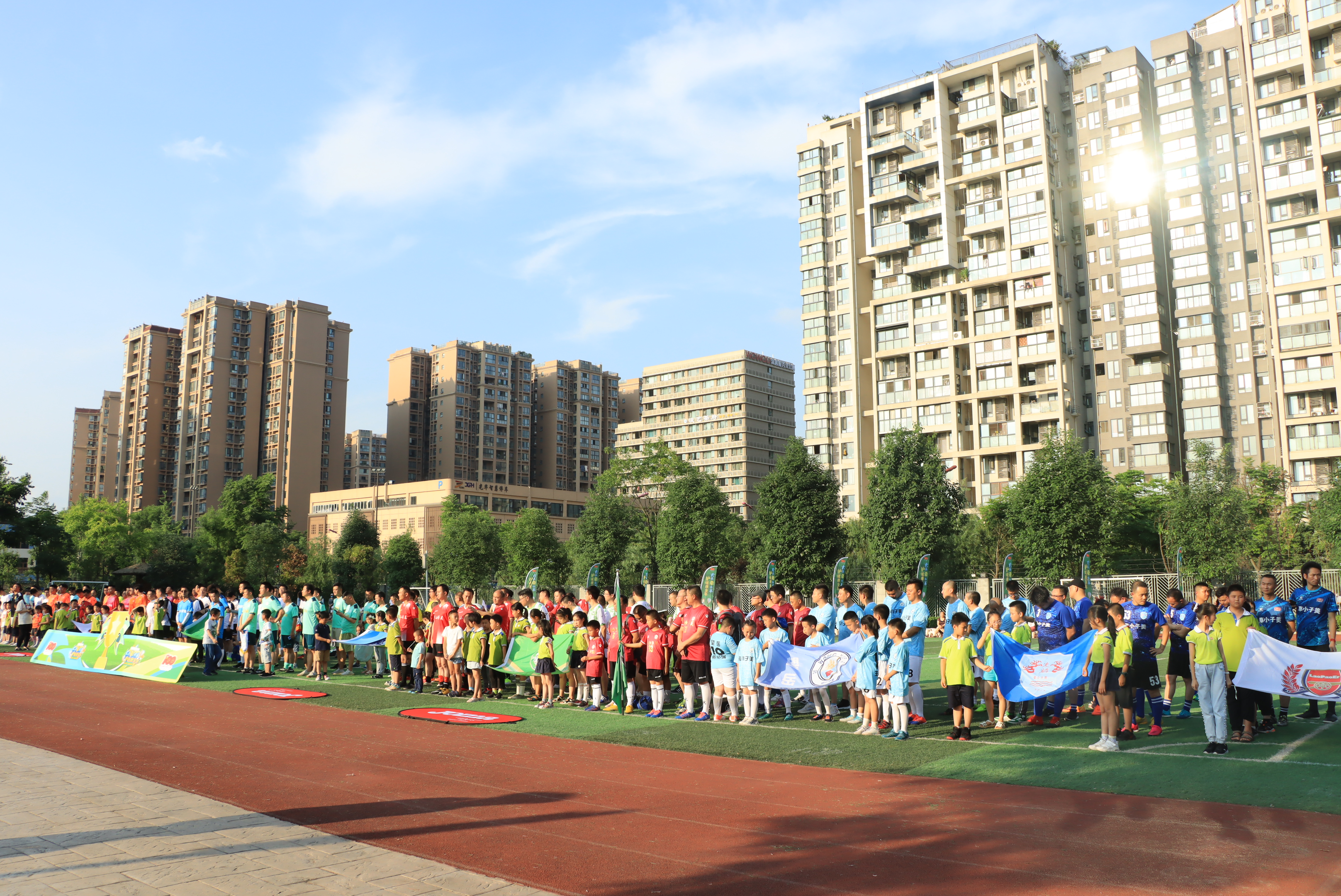 【新闻】成都草堂小学子美分校足球嘉年华家长杯·足球之夜正式开始