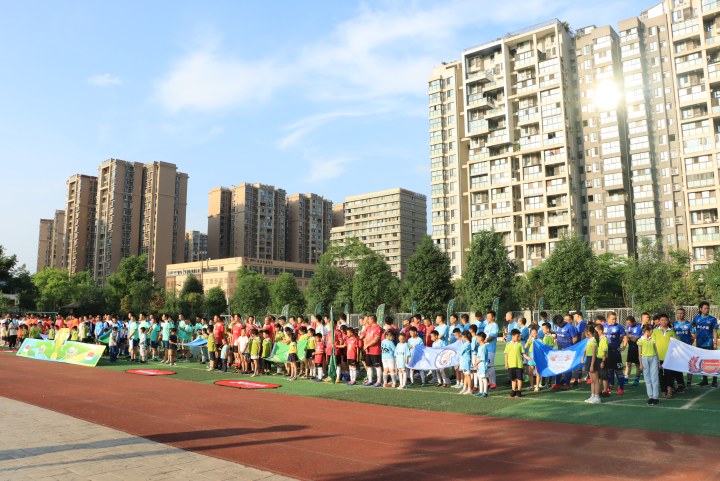 【新闻】成都草堂小学子美分校足球嘉年华"家长杯·足球之夜"正式开始